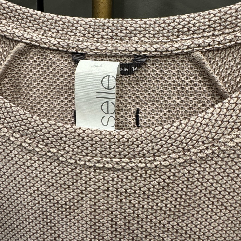 Oiselle Flyout Shirt - Women's Size 14 - Picture 3 of 3